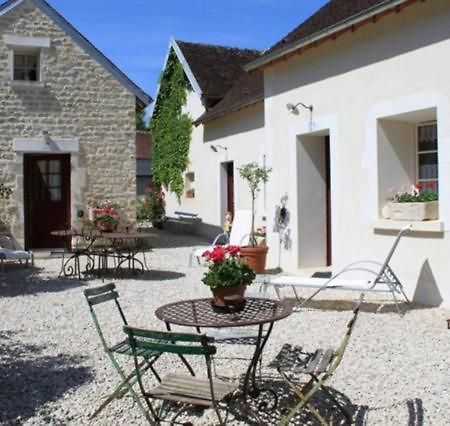 Chambres et table d'hôtes, maisonnettes individuelles dans propriété privée Vézinnes Exterior foto