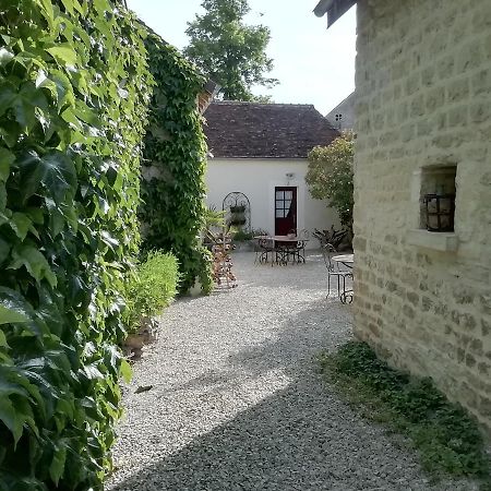 Chambres et table d'hôtes, maisonnettes individuelles dans propriété privée Vézinnes Exterior foto