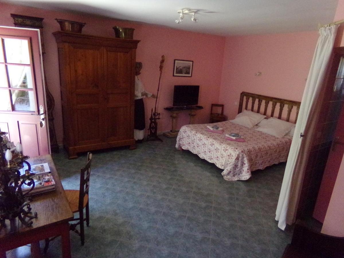 Chambres et table d'hôtes, maisonnettes individuelles dans propriété privée Vézinnes Exterior foto