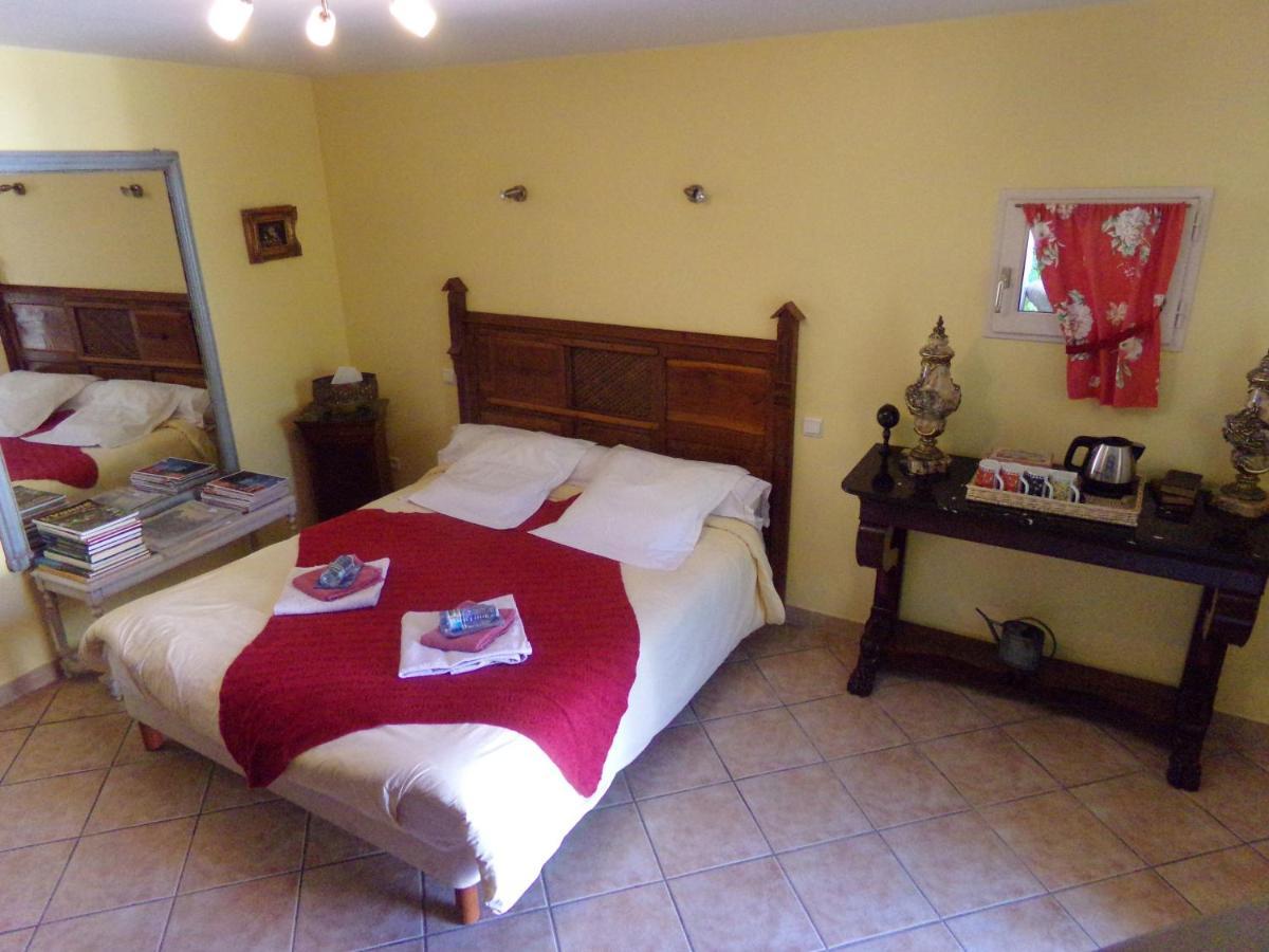 Chambres et table d'hôtes, maisonnettes individuelles dans propriété privée Vézinnes Exterior foto