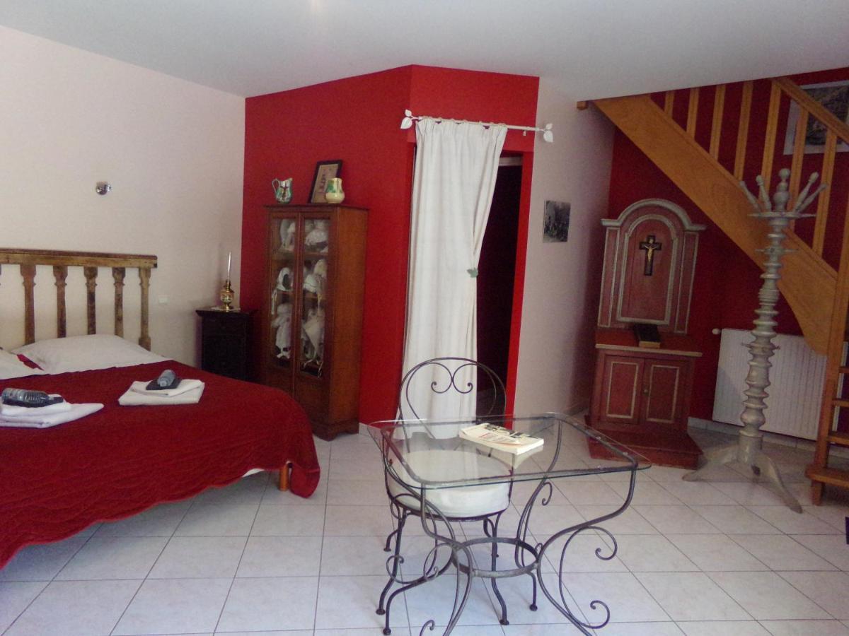 Chambres et table d'hôtes, maisonnettes individuelles dans propriété privée Vézinnes Exterior foto