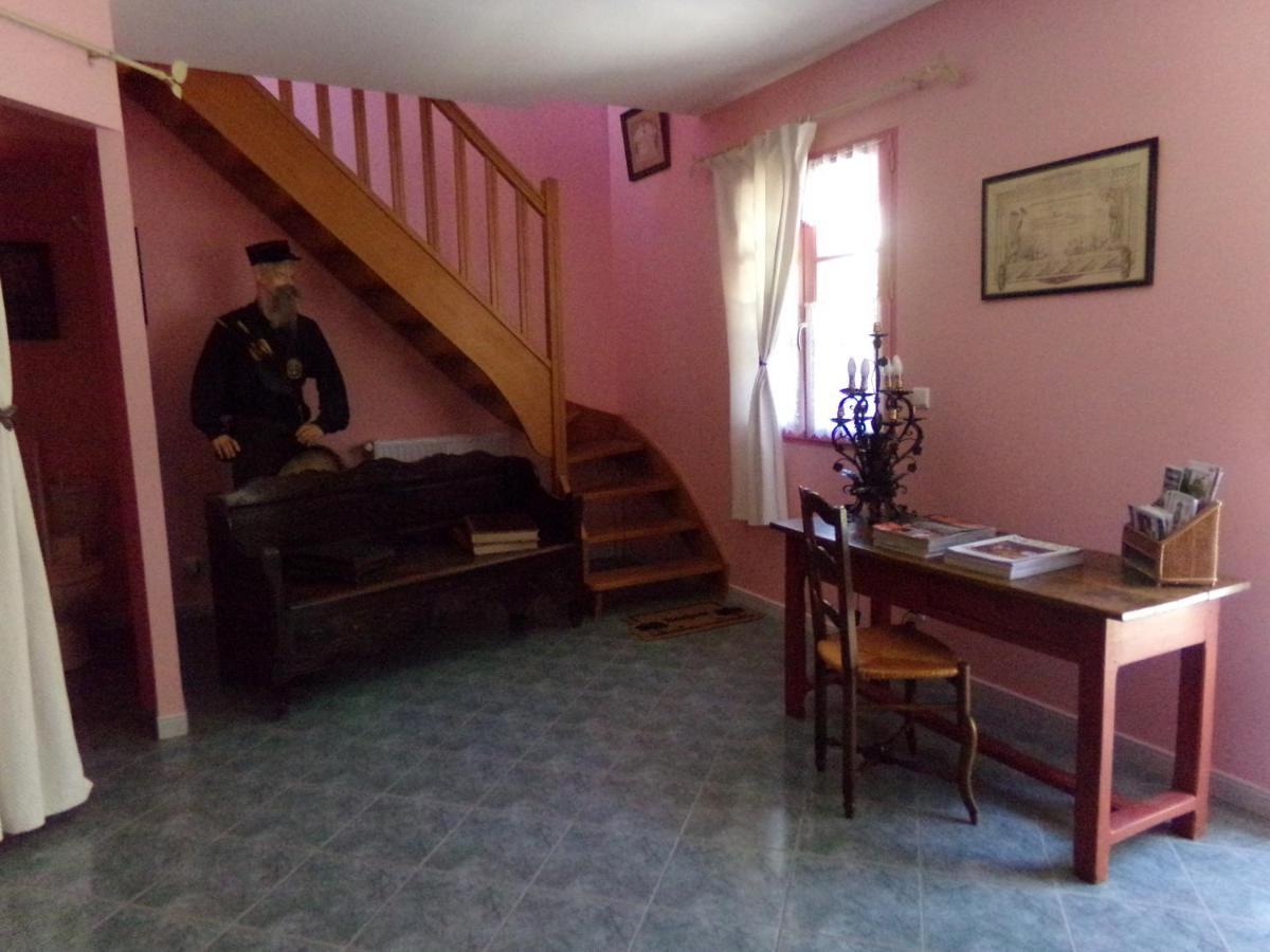 Chambres et table d'hôtes, maisonnettes individuelles dans propriété privée Vézinnes Exterior foto