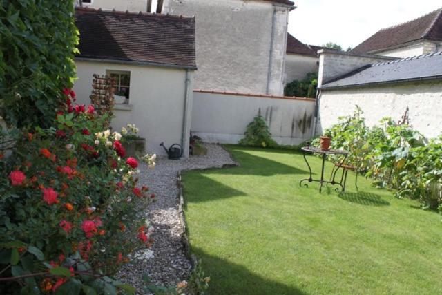 Chambres et table d'hôtes, maisonnettes individuelles dans propriété privée Vézinnes Exterior foto