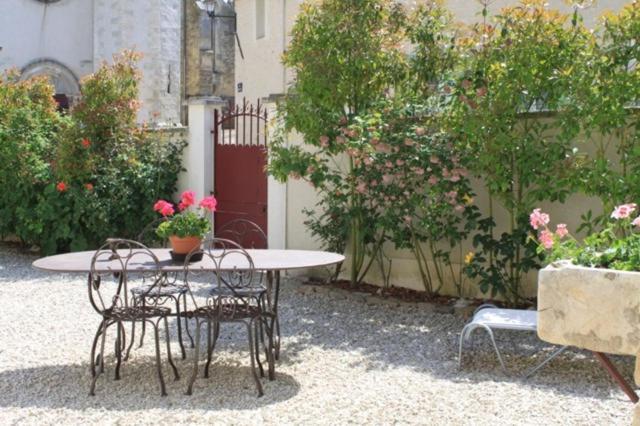 Chambres et table d'hôtes, maisonnettes individuelles dans propriété privée Vézinnes Exterior foto
