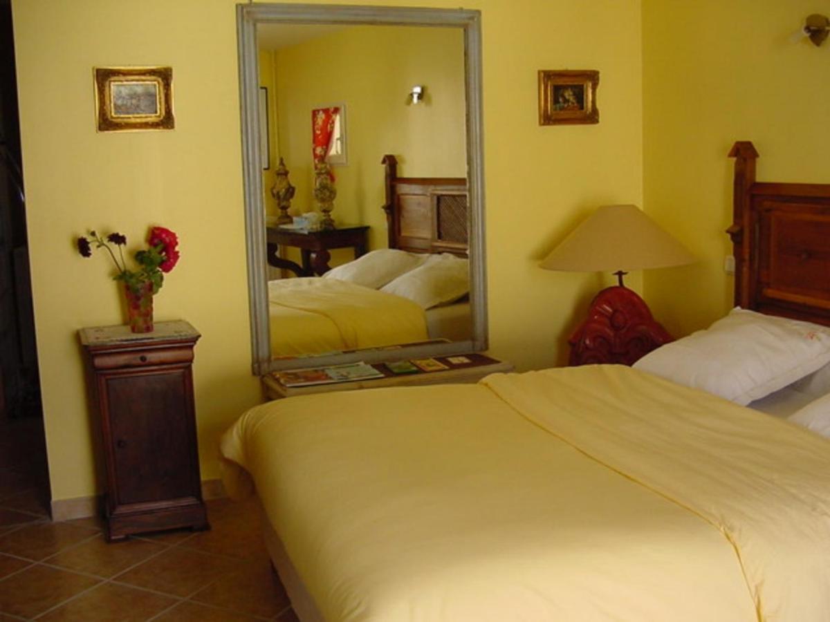Chambres et table d'hôtes, maisonnettes individuelles dans propriété privée Vézinnes Quarto foto