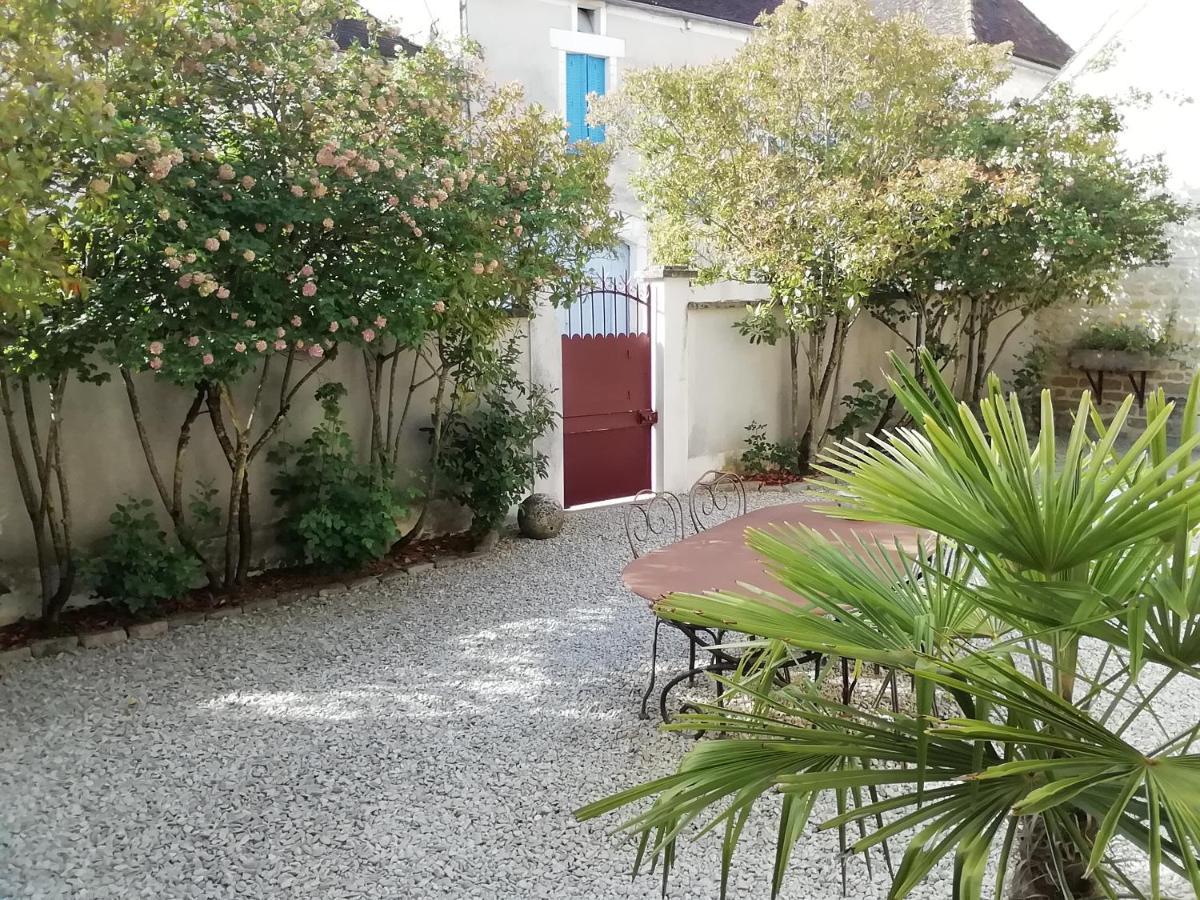 Chambres et table d'hôtes, maisonnettes individuelles dans propriété privée Vézinnes Exterior foto