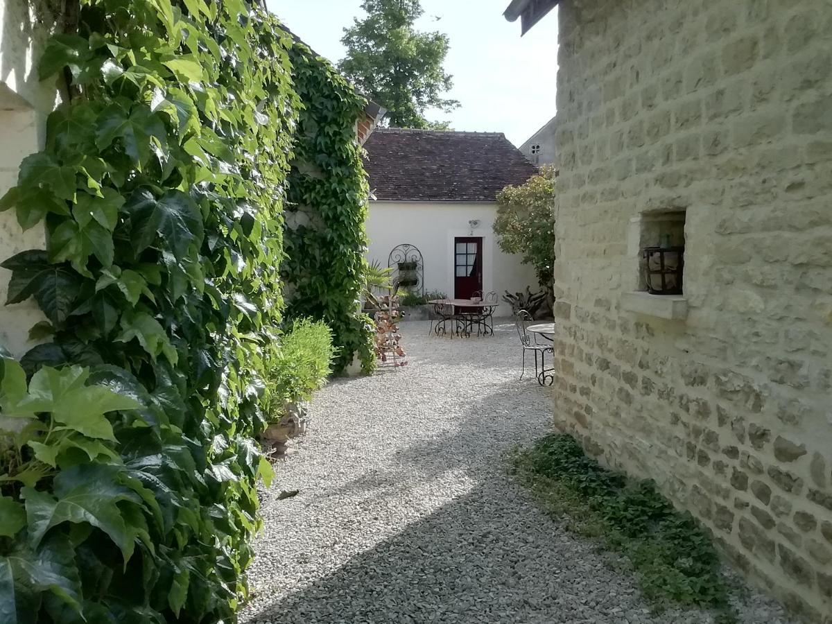 Chambres et table d'hôtes, maisonnettes individuelles dans propriété privée Vézinnes Exterior foto